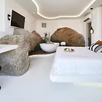 Teal Rock Mykonos אנו מרה