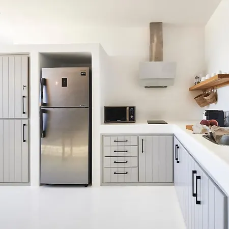 Teal Rock Mykonos * אנו מרה