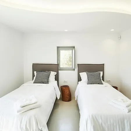 Teal Rock Mykonos * אנו מרה