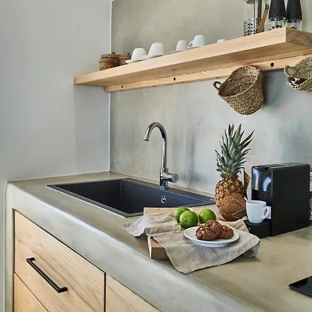 Teal Rock Mykonos אנו מרה