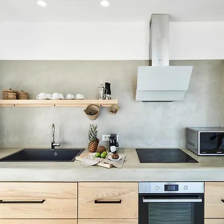 Teal Rock Mykonos * אנו מרה