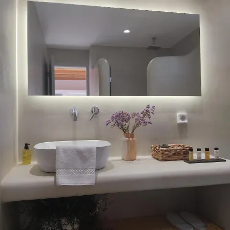 Teal Rock Mykonos * אנו מרה